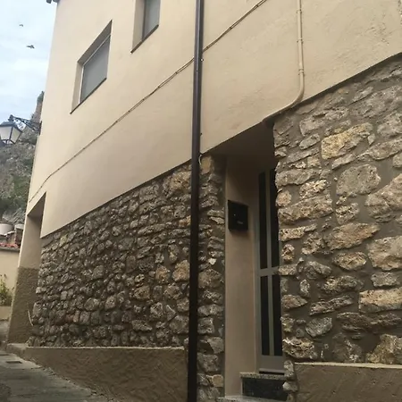 La Pertusa 1r Piso Apartment *